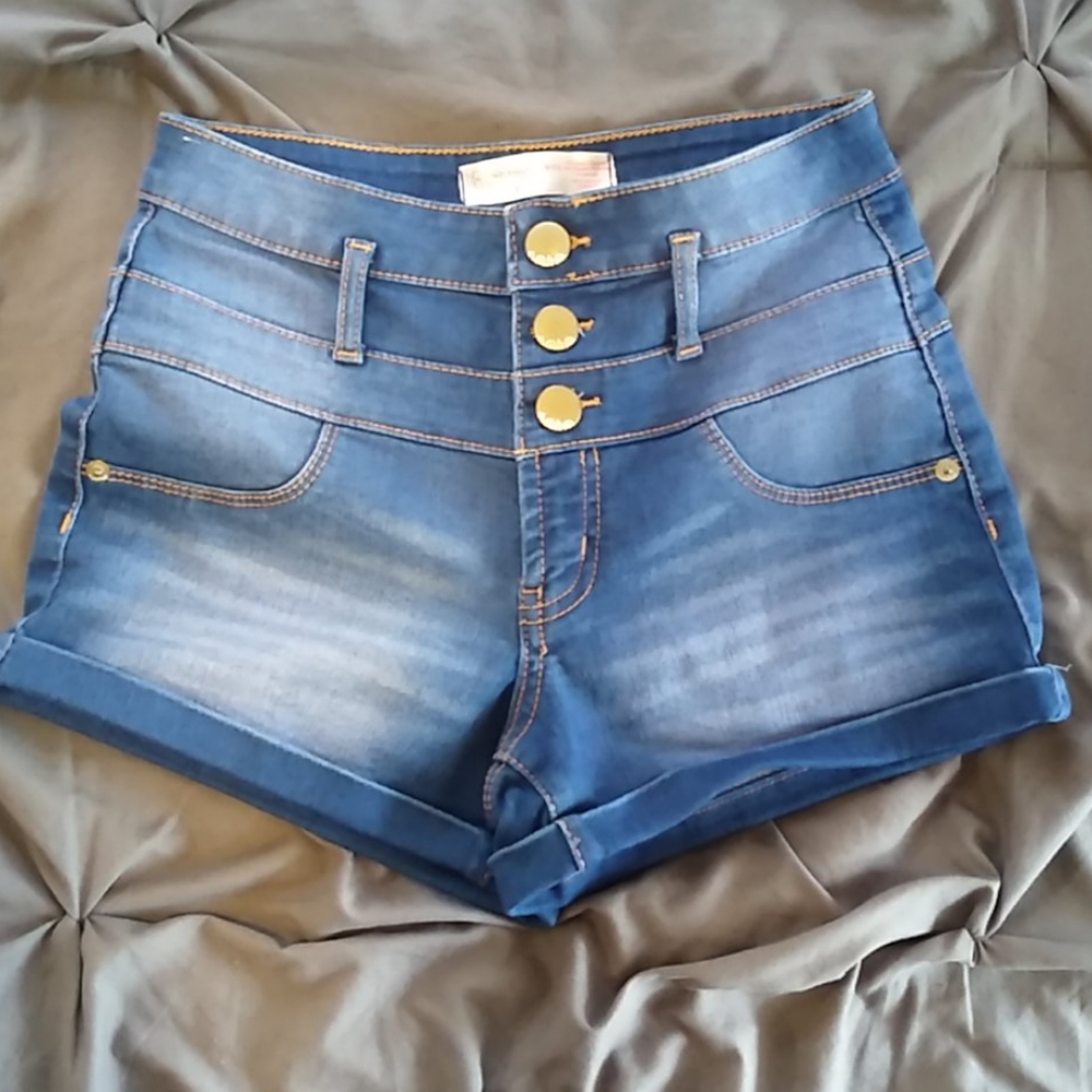 No Boundaries stretchy high waisted jean shorts